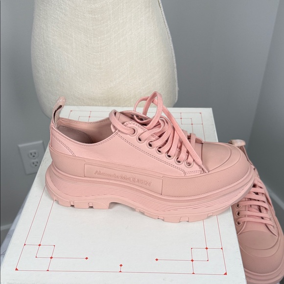 LIKE NEW Alexander McQueen Women's Blush Sneakers - Picture 6 of 11